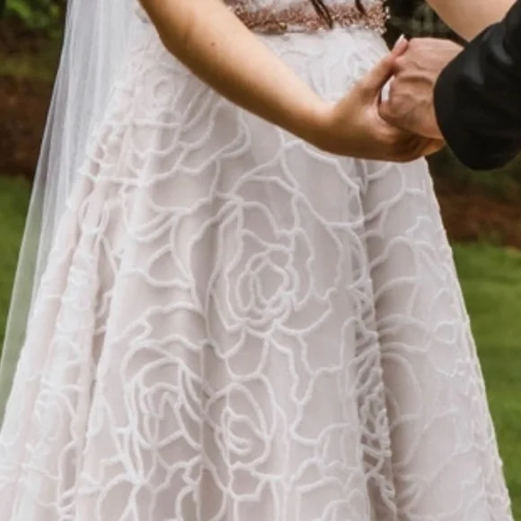 David’s bridal ballgown, wedding dress - Picture 6 of 6